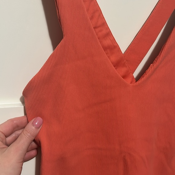 Alo Yoga Elevate tank - strawberry - Picture 3 of 3